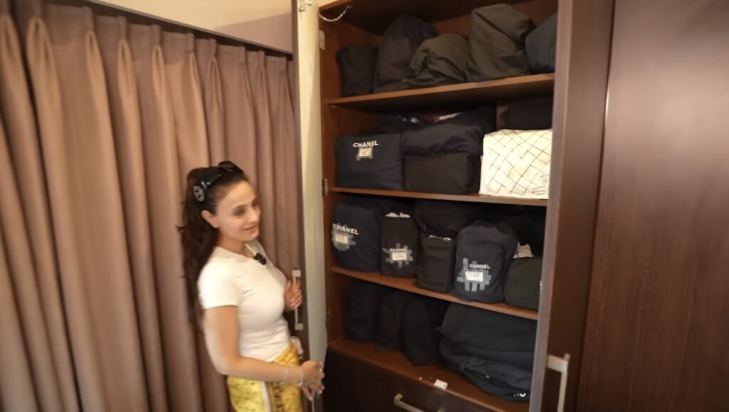 ameesha patel closet